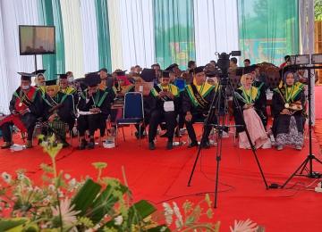 Mahasiswa Menghadiri Pelantikan/Sidang Senat Terbuka Wisuda IAIN Kerinci ke-5 2021